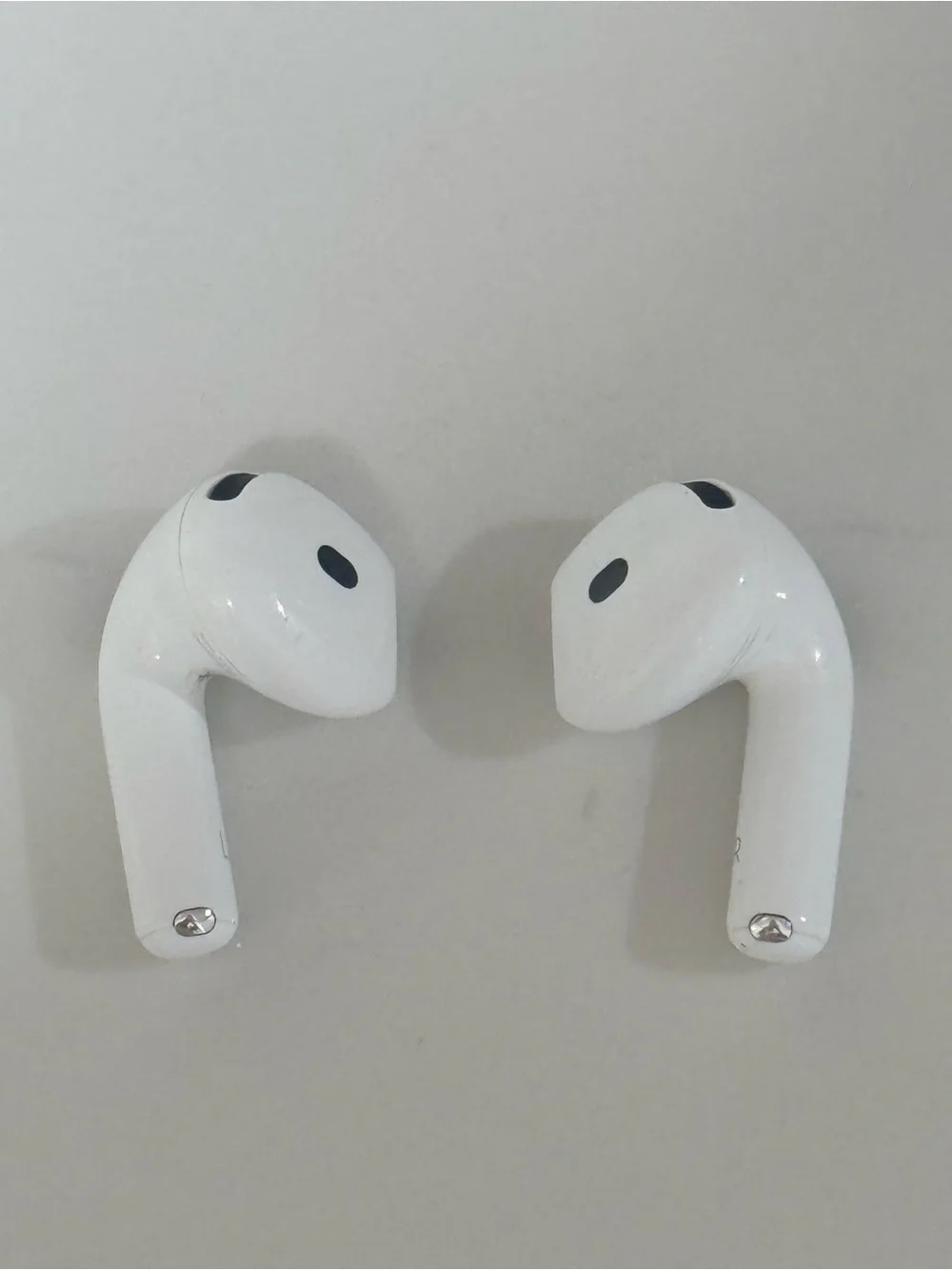 Apple White Wireless Earbuds with Charging Case